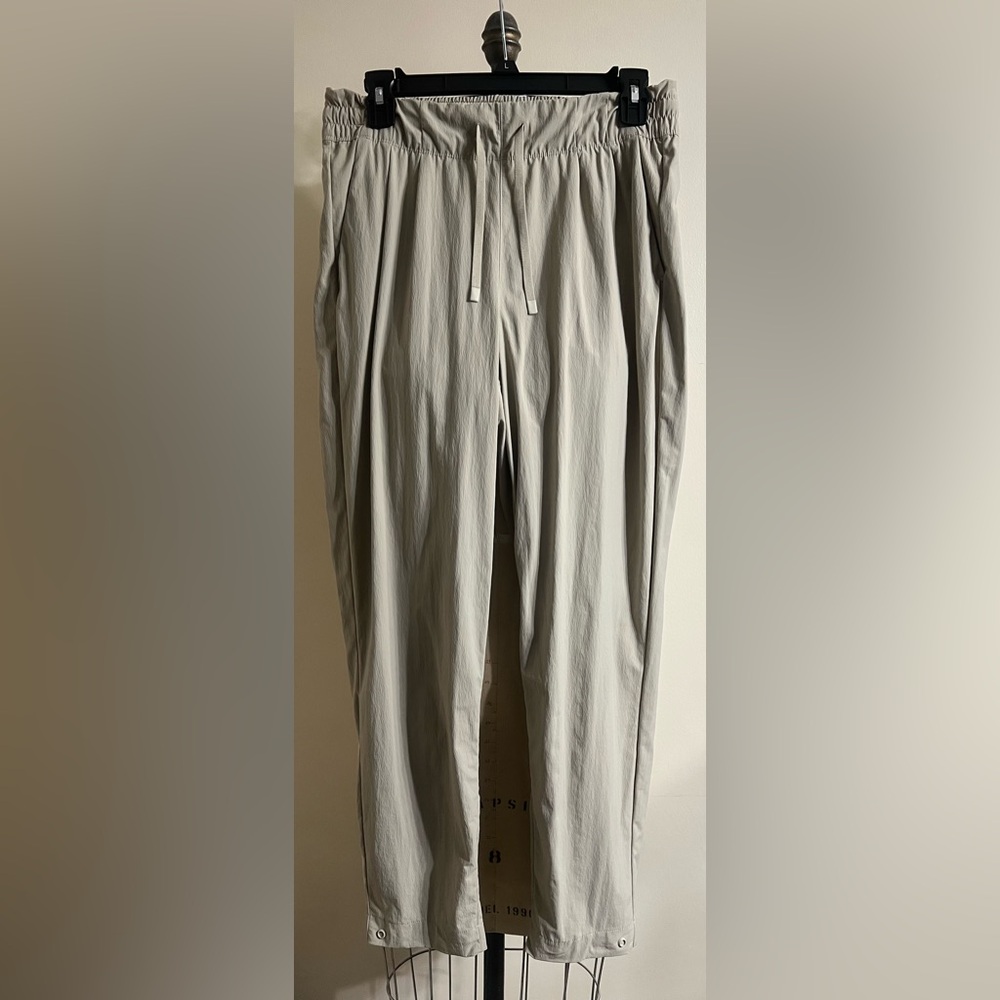 REI Cooperative Tan Beyonder Outdoor Hiking Trail Performance Pants Size Medium